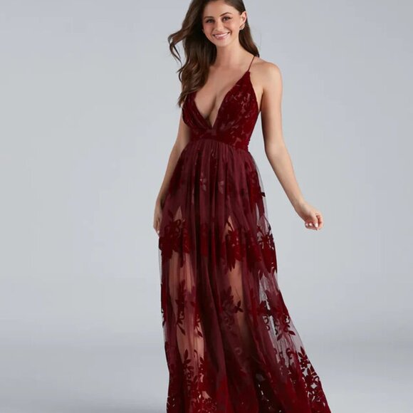 NWT Windsor Formal Velvet Burgundy Dress (Small) - Picture 1 of 6